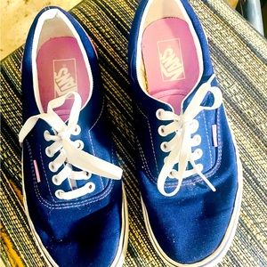 Gently worn, size 9 VANS shoes!